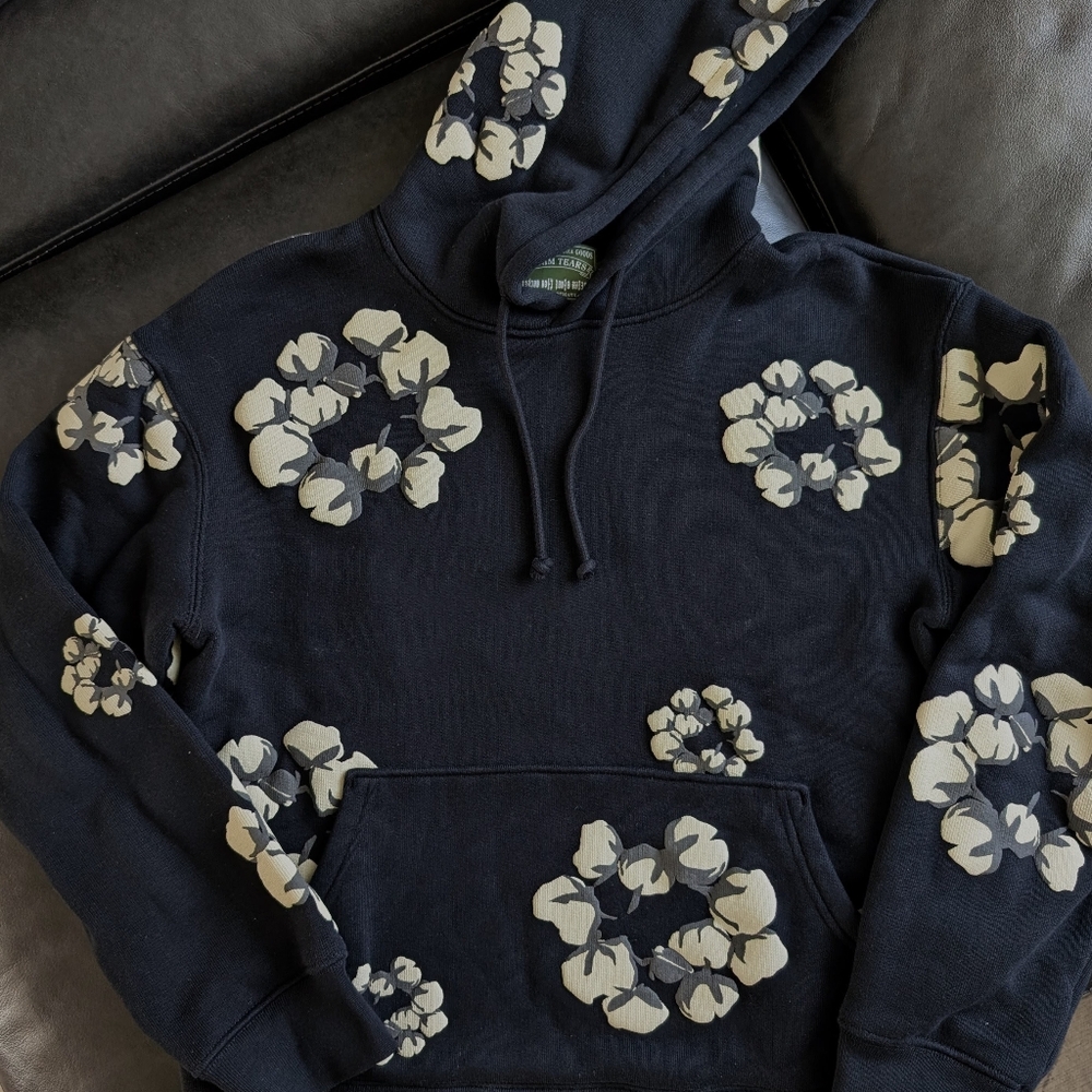 Black And Cream Color. Denim tears Cotton Wreath. Excellent Condition.